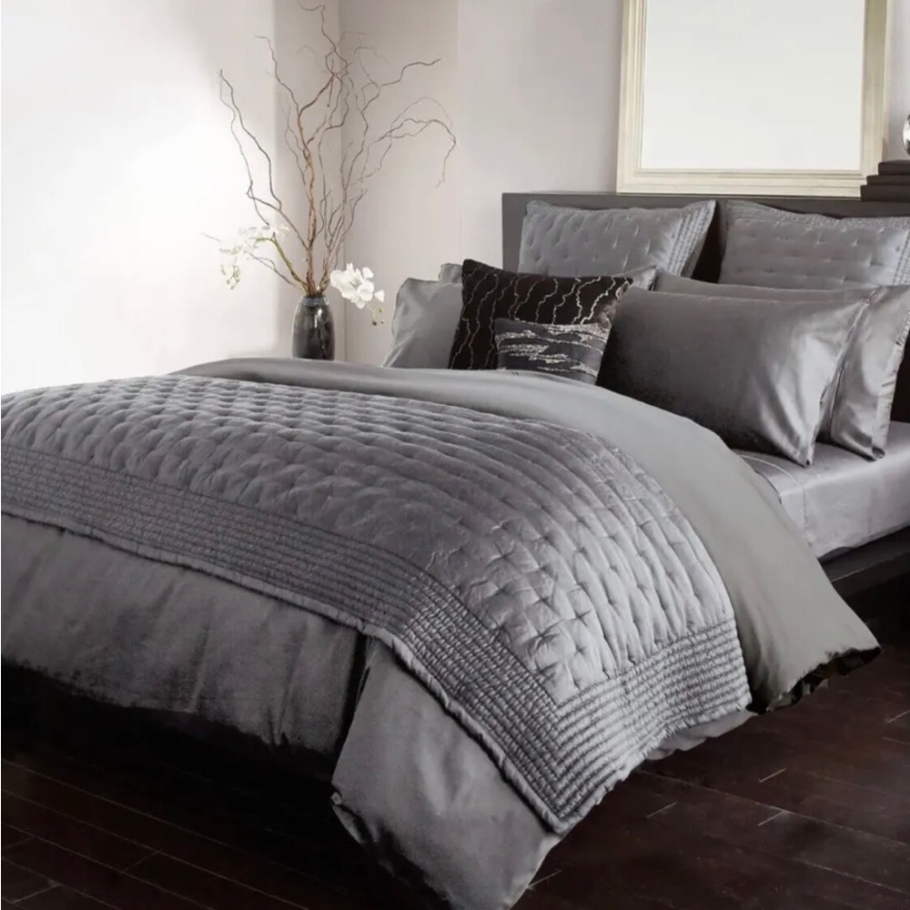NEW Donna Karan Home The Essential Silk KING Quilt Charcoal ~Retail $855. NWOT